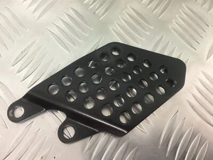 KAWASAKI ZX12R ZX12 R LEFT HEEL PLATE YEAR 2000 (STOCK 913) - Picture 1 of 2
