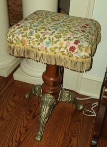 Piano de tocador adornado con taburete - Imagen 1 de 6
