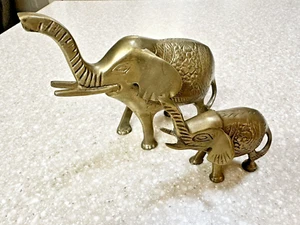 Vintage Messing Paar Elefanten Figuren Rüssel Up Good Luck 4” hoch & 2” hoch - Bild 1 von 6