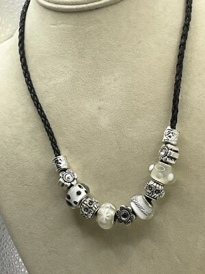 Cuentas blancas y negras y cuentas tibetanas de cuero con cordón collar con cuentas deslizables Foto 1 de 4