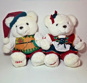 1995 Kmart Weihnachten Plüschbär 2er Set, Junge und Mädchen Santa's Magical Toyshop - Bild 1 von 23
