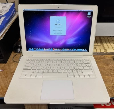 Apple MacBook 13-inch June 2010 2.26GHz Intel Core 2 Duo (MC207LL/A) w/Rosetta - Image 1 of 4