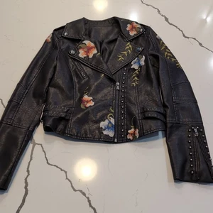 BlankNYC Chaqueta Floral Motociclista Tachonada Imitación Cuero Vegano SIN ETIQUETAS - Imagen 1 de 18
