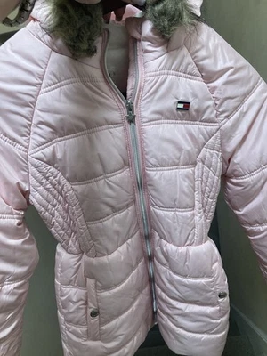 Tommy Hilfiger Niñas Rosa Cremallera Completa Capucha Puffer Chaqueta Talla 14/16 Ver detalles.  Foto 1 de 4