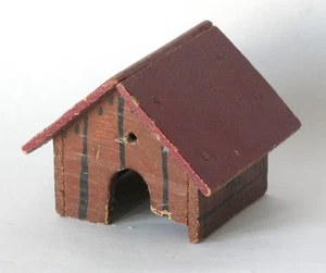 Vin. Pueblo de Navidad de madera pintada de los años 40 arte popular Putz casa para perros patio granja - Imagen 1 de 5