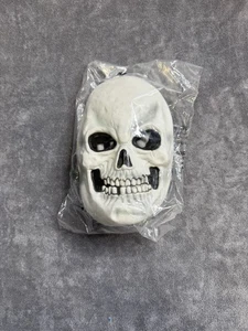 Skull Mask Dripping Blood Heart Pump Halloween - Picture 1 of 3