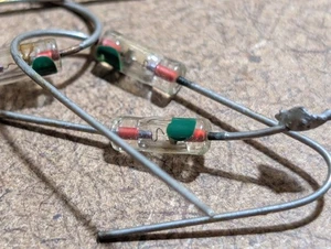 Detector de microondas temprano de diodo de vidrio vintage Hughes HD2018 -1 pieza - Imagen 1 de 5