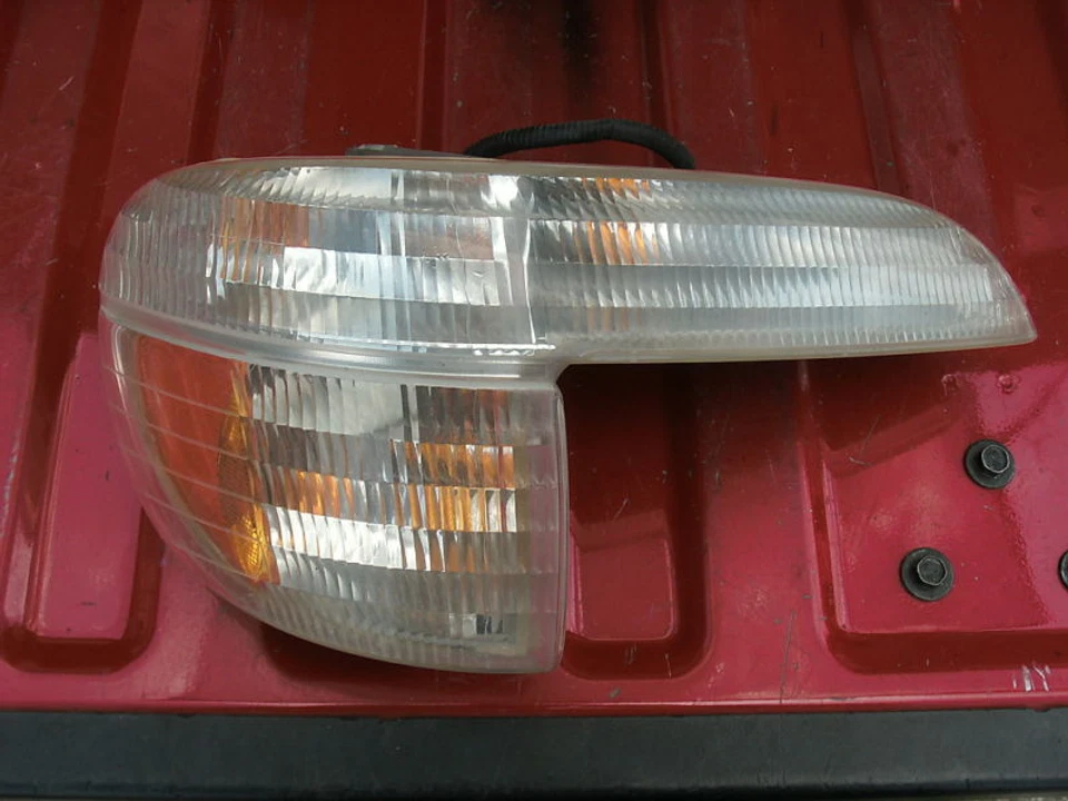 95-01 explorer right (passenger) side parklamp assembly Foto 1 de 1