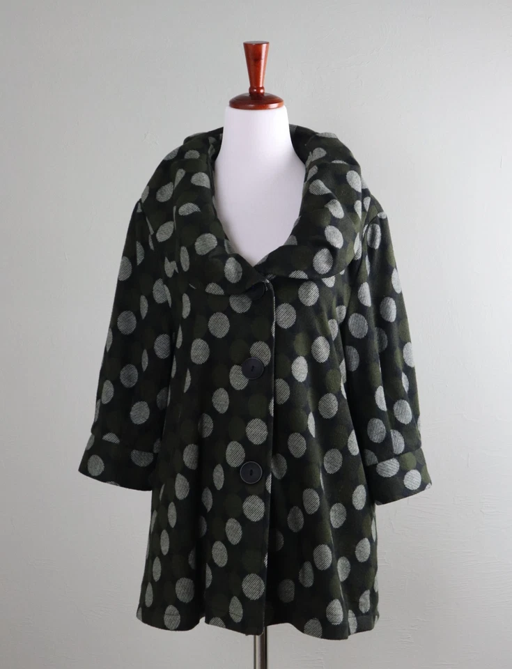 Chaqueta Top DAMEE, Inc $175 Lunares Suave Plisado Cuello Chal Talla Mediana Foto 1 de 4