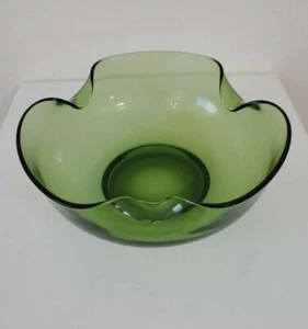 Vintage Mid-Century grüne Glas 9" Schüssel mit gefalteten Seiten. - Bild 1 von 4