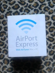 W pudełku stacja bazowa Apple Airport Express A1088 Kompletna stacja bazowa Apple WiFi - Zdjęcie 1 z 6