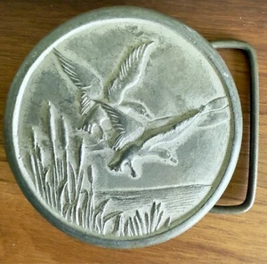 Belt Buckle Flying Ducks - Vintage 1976 Indiana Metal Craft Round - B-97 - Picture 1 of 2