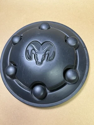 Оригинальный черный центральный колпак для Dodge Ram Van 1500 15 дюймов 1994-01 годов выпуска 52057746 - Изображение 1 из 4