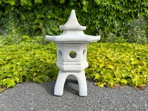 Japanese pagoda figurine Stone lantern pagoda statue Concrete lantern sculpture - Picture 1 of 7