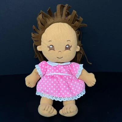 Boneca Adora My First Baby pelúcia macia cabelo castanho vestido rosa olhos costurados aconchegante  - Imagem 1 de 4