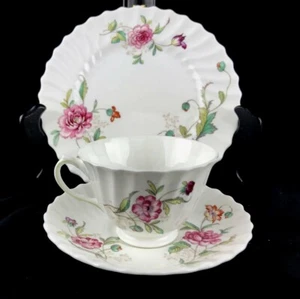Platillo y plato de postre de colección Royal Doulton Bone China Clovelly Trio taza de té - Imagen 1 de 10