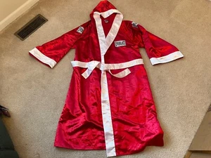 Everlast Boxing Robe Red 100% Polyester Heavy Duty Patches XL - Picture 1 of 9