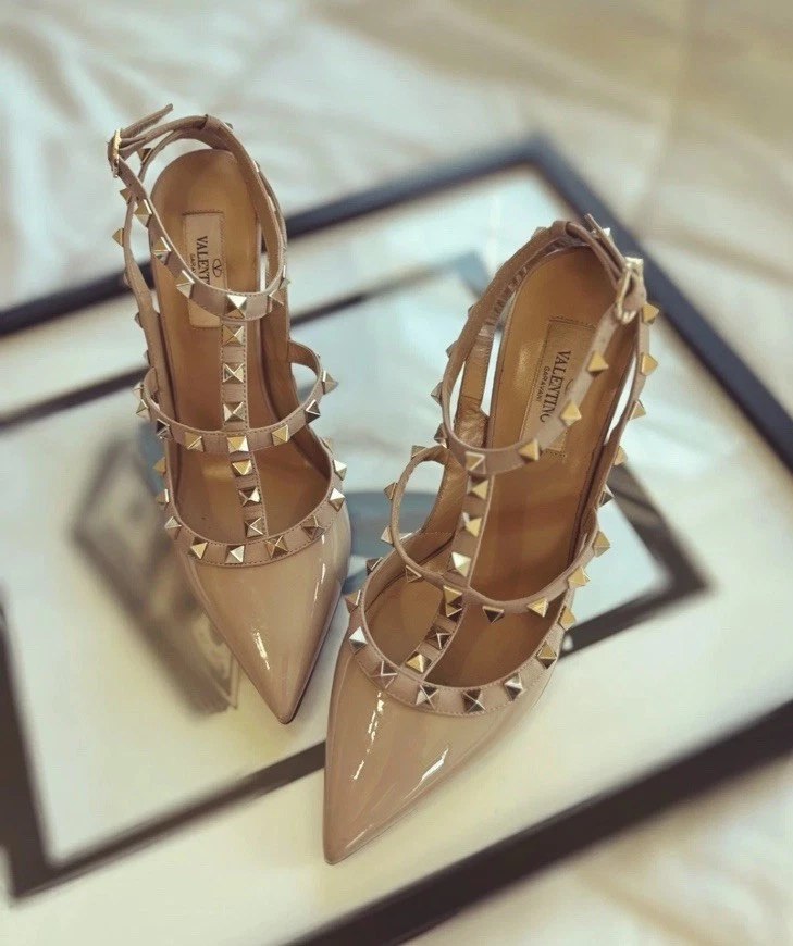Zapatos de tacón Valentino Rockstud charol nude Eur 38,5 talla 8 excelente estado. Foto 1 de 4