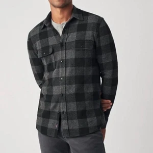 Faherty - men’s Legend Sweater Charcoal black Buffalo Button Up shirt top SZ S - Picture 1 of 8
