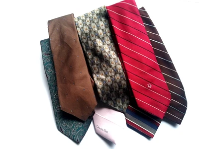 Lot of 8 Designer Neckties. (Dior, De La Renta, San Laurent, Grateful Dead) - Image 1 of 4