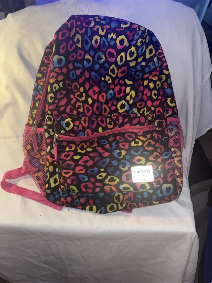 Bolso de fin de semana de viaje escolar marca The Confetti negro patrón multicolor. Foto 1 de 3