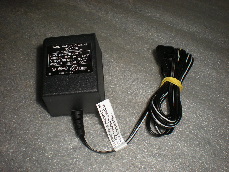 Адаптер питания Vertex Standard NC-88B 351202OO3CT для зарядного устройства док-станции CD-38 - Изображение 1 из 4