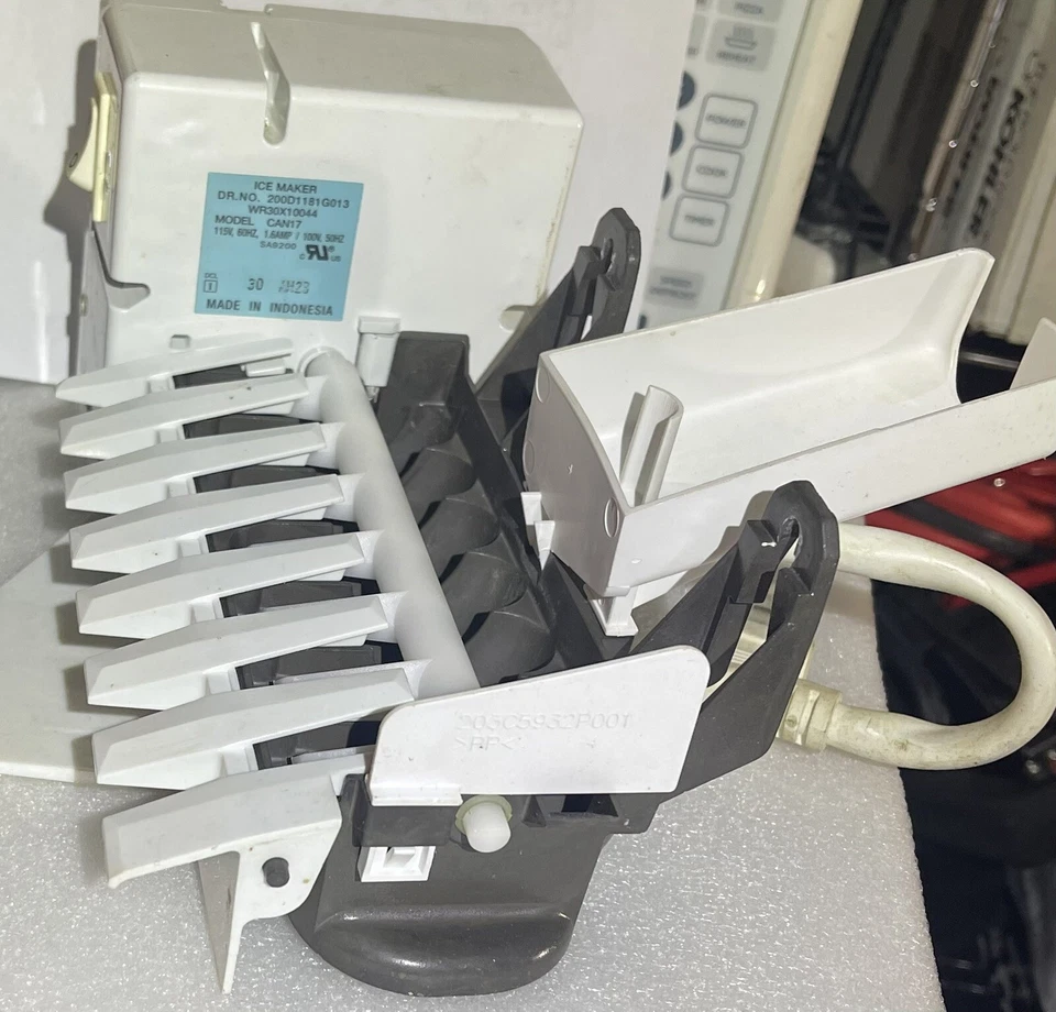 WR30X10044 GE Freezer ice Maker Assy. DR.NO.200D1181G013 Side By side - Image 1 of 1