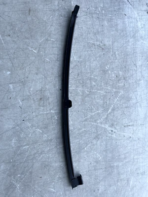 2021 TOYOTA PRIUS PRIME REAR DOOR WINDOW GLASS RUN CHANNEL GUIDE LEFT SIDE OEM - Изображение 1 из 4