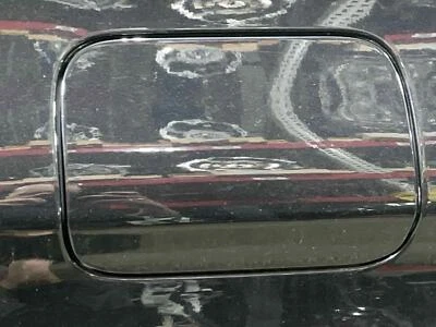 2016 宝马 528i xDrive 原始设备制造商后油箱门挡板黑色蓝宝石 475 2011-2015 — 第 1/4 张图片