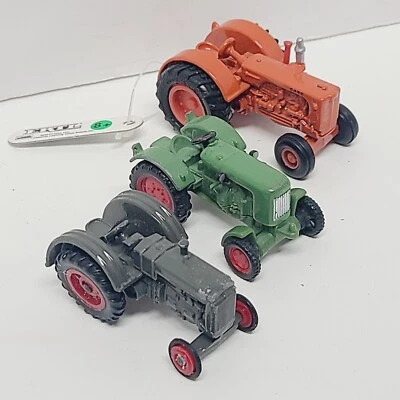 Ertl 1:64 Tractor Lot Case Pewter Grey, Siku 1016 Fendt Dieselross,  Case Orange - Image 1 of 4