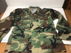 Camicia cappotto mimetico esercito americano militare bosco MEDIA - REGOLARE.  Insegna Capitano - Foto 1 di 8