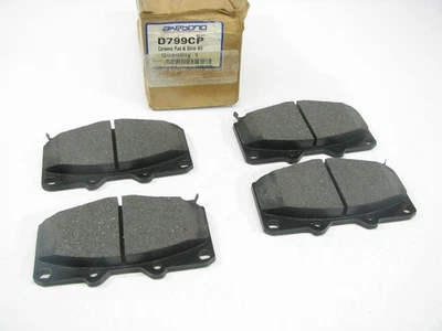 Pastillas de freno delanteras de cerámica Akebono D799CP para Toyota Tacoma 1999-2004 4x4 6 tacos Foto 1 de 3