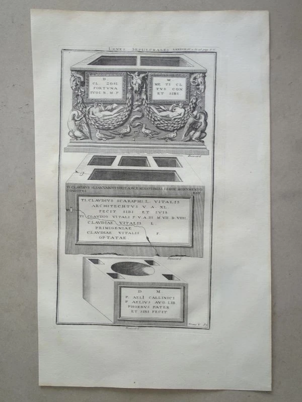 Urnes röm. Grabstein Nekropole Architektur Ornamente Montfaucon Kupferstich 1722 - Bild 1 von 1