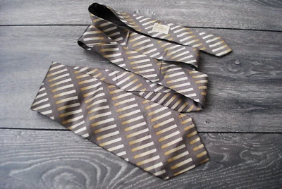 GUCCI BRAND MADE IN ITALY 100% SILK LUXURY STRIPED BROWN COLOR NECK TIE ORIGINAL - Image 1 of 4