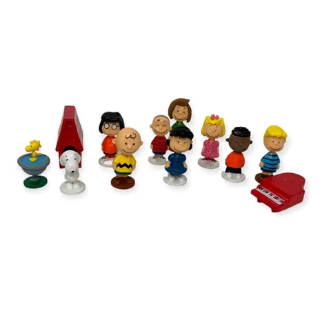 Peanuts Gang Character Collectible Figuring Set 12 Pieces Snoopy Charlie Brown Cover
