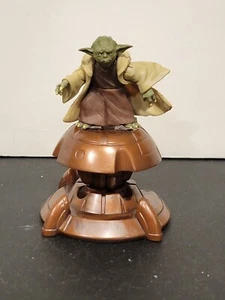 Star Wars Saga Series Jedi Master Yoda w/Platform 2in Action Figure Hasbro 2001 - Picture 1 of 12