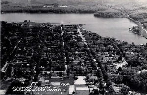 Postcard RPPC Michigan Pentwater Village & Lake Aerial Looking South Unposted - Picture 1 of 2