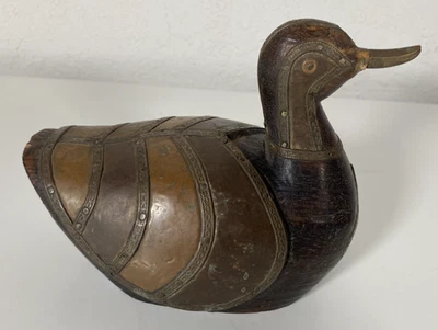 Pato de madera tallado a mano de colección con alas de latón y cobre India Foto 1 de 4