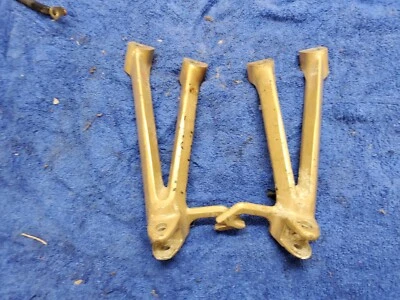 2007 SUZUKI GSXR 750 GSX-R 750 conjunto traseiro esquerdo e direito para passageiros suportes de pés - Imagem 1 de 3