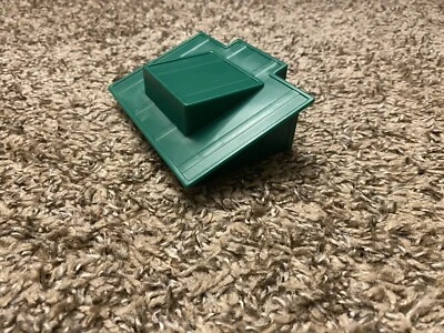 Hasbro Lincoln Logs Green Plastic Shed Slant Roof REPLACEMENT M-7612-001-01 - Image 1 of 4