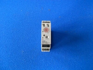 OMRON H3DE-S1 Multifunktions Zeit Relais 24-230VAC / DC - Bild 1 von 2