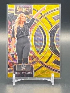 2024 Panini Select WWE Trish Stratus #128 Premier Gold Wave #/10 WWE Legends - Bild 1 von 4