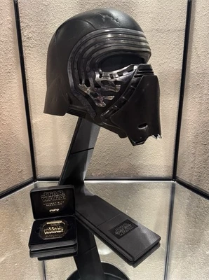 Casco Kylo Ren Propshop Ultimate Studio Editions Foto 1 de 4