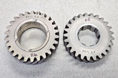 BONITO JUEGO DE ENGRANAJES ORIGINAL PORSCHE 911 915 TRANSMISIÓN QP 26:25 4ª VELOCIDAD #7855 USADO Foto 1 de 4