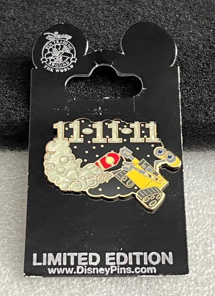 Disney Pixar Wall-E con Extintor 11/11/11 LE 1000 Pin Difícil de Encontrar Foto 1 de 1