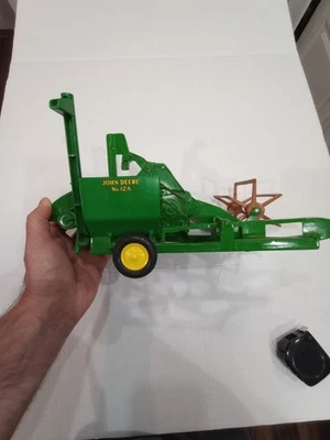 Ertl John Deere 1940 12A Pull Combine 1/16 Scale Diecast - Image 1 of 4
