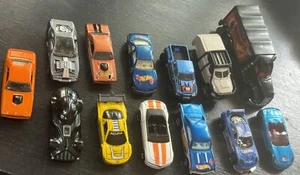 Lot 13 Autos Trucks Hot Wheels Matchbox Meteor Dodge Armored Vader Redline Acura - Bild 1 von 11