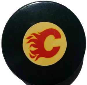 CALGARY FLAMES NHL VICEROY MFG. VINTAGE MADE IN CANADA OFFICIAL GAME PUCK GEM! - Picture 1 of 5