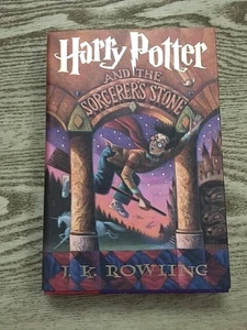 Harry Potter und der Stein der Weisen Erstausgabe (Hardcover) 1998 - Bild 1 von 8