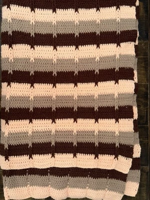 Manta afgana de ganchillo hecha a mano 44” x 66” rosa marrón de colección Foto 1 de 2